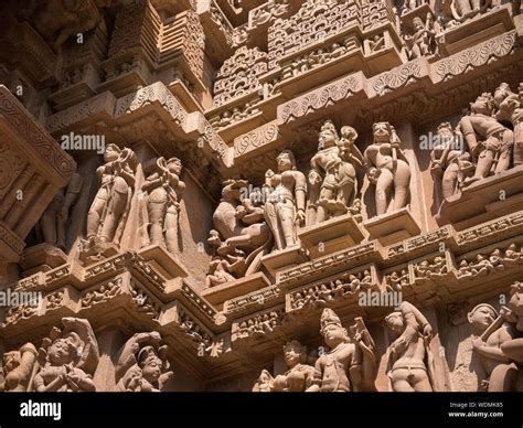 ¡Explora la majestuosidad ancestral del Templo de Khajuraho en Madhya Pradesh!