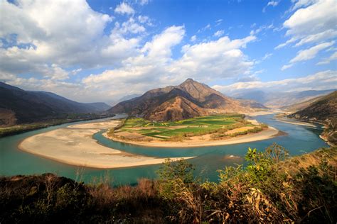 ¡Sumérgete en la Historia y la Naturaleza en el Parque Nacional Yangtze River!