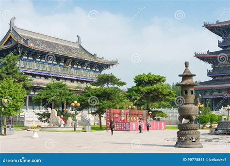 ¡Sumérgete en la historia y la belleza del Templo de la Paz Celestial de Liaoyang!