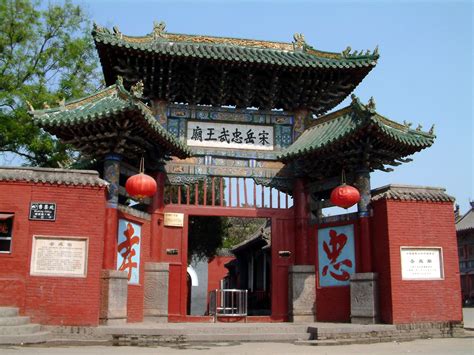 ¡Sumérgete en la historia y la belleza natural del Templo de Confucio de Anyang!